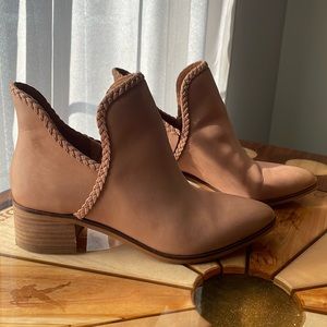 Lucky Brand tan ankle boots, leather